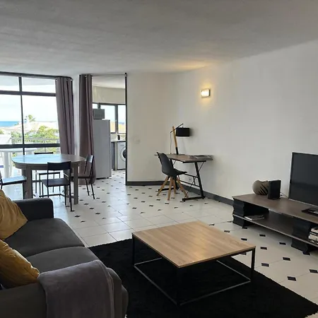 アパート Coral By *