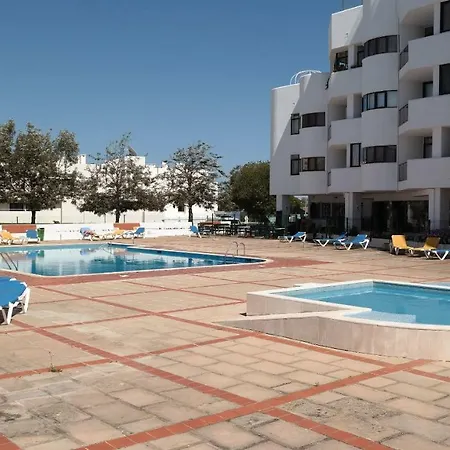 Coral By アパート