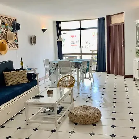 Coral By Apartment